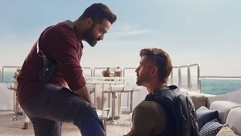 रोंगटे खड़े करने वाला है वॉर 2 का ट्रेलर, आशुतोष राणा पढ़ा रहे गीता का पाठ