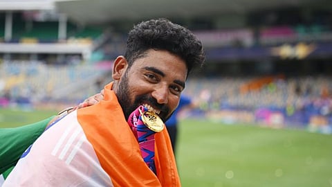 भारतीय क्रिकेट टीम के यंग प्लेयर मोहम्मद सिराज ने अपने शहर हैदराबाद में एक नए रेस्टोरेंट की शुरुआत की हैं। उन्होंने लॉन्च के दौरान बयान दिया है कि वे इस कदम से काफी खुश हैं।