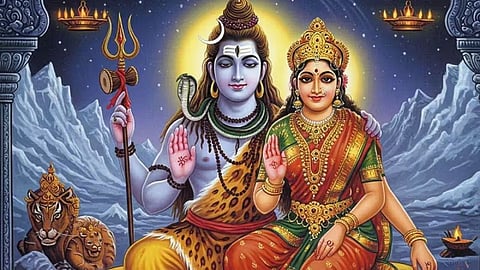 सावन शिवरात्रि को शिवलिंग पर बेलपत्र चढ़ाते हुए इस सरल मंत्र का करें पाठ,