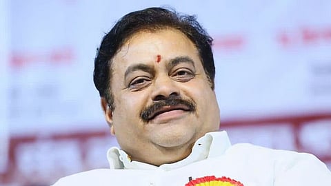 Maharashtra Politics: महाराष्ट्र में आगामी स्थानीय निकाय चुनाव के लिए एक-एक कर भारतीय जनता पार्टी अपना पक्ष मजबूत करती जा रही है। अब भाजपा में कांग्रेस के एक महत्वपूर्ण चेहरे के शामिल होने की खबरे है।