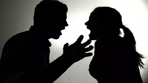 कर्ज के झगड़े में पति ने पत्नी की काट ली नाक, कर्नाटक में दिल दहला देने वाली वारदात