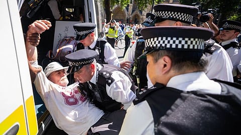 लंदन में फिलिस्तीन गुट का प्रदर्शन बेकाबू, UK सरकार के खिलाफ हंगामा, 42 गिरफ्तार