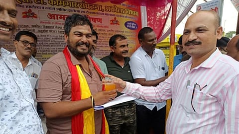 Akola Latest News: महाराष्ट्र एसटी कामगार संगठन, अकोला विभाग द्वारा विभागीय नियंत्रक कार्यालय के समक्ष चलाया गया बेमियादी अनशन बुधवार, 27 अगस्त की शाम को सफलतापूर्वक समाप्त हुआ।