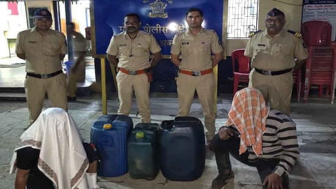 Akola Crime News: अकोला जिला पुलिस ने ऑपरेशन प्रहार मुहिम के तहत ऐंडली गांव में अवैध रूप से डीज़ल की तस्करी कर रहे दो आरोपियों पर कार्रवाई की गई।