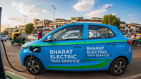 Bharat Taxi in India: देश में अब उबर और ओला जैसी कंपनियों को टक्कर देने के लिए सरकारी टैक्सी आ रही है। ये सर्विस फिलहाल महाराष्ट्र समेत कुछ चुनिंदा राज्यों में शुरू की जा रही है।