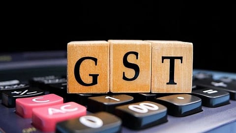 15 अगस्त के दिन PM Narendra Modi ने GST Slab में बदलाव के बारे में जानकारी दी थी। सरकार के इस फैसले से ना सिर्फ देश की इकोनॉमी को रफ्तार मिलेगी बल्कि हेल्थ सर्विसेज भी सस्ती हो जाएगी।