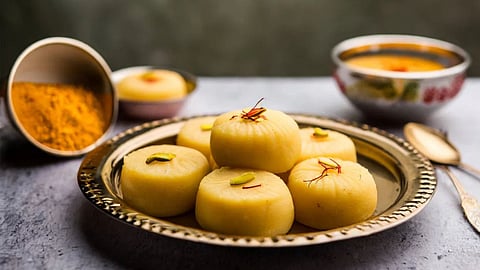जन्माष्टमी पर बनाएं केसर पेड़ा की रेसिपी