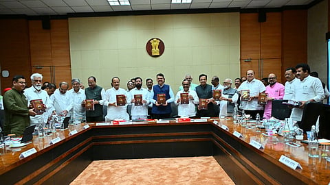 महात्मा ज्योतिबा और सावित्रीबाई फुले के संपूर्ण साहित्य का विमोचन