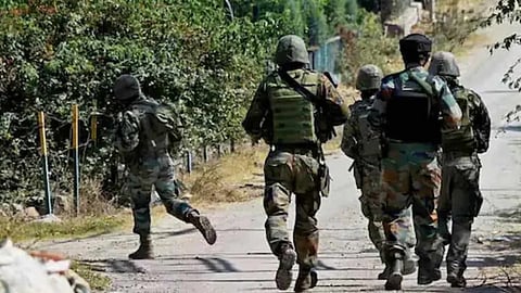 कुलगाम में 2 आतंकियों को सजा ए मौत, रात भर से चल रहा तलाशी अभियान; सेना की मुठभेड़ जारी