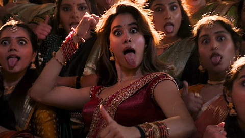 New Song:‘परम सुंदरी’ के डेंजर’ सॉन्ग में सिद्धार्थ और जाह्नवी ने मचाया डांस फ्लोर पर धमाल