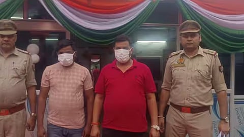 नोएडा: सीवर टैंक में गिरने से दो श्रमिकों की मौत, आरोपी ठेकेदार गिरफ्तार