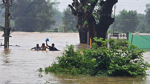 झारखंड में बाढ़ ने मचाई तबाही, पांच की मौत, तीन दर्जन से ज्यादा गांव पानी में डूबे