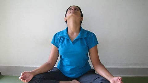 गर्दन के लिए अच्छी है नेक मूवमेंट एक्सरसाइज