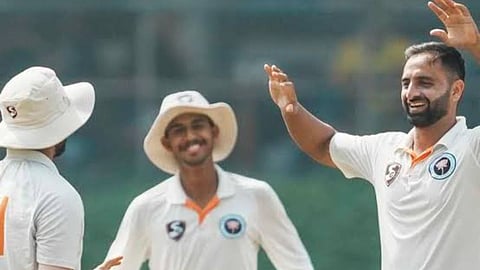 दलीप ट्रॉफी में आकिब नबी का कमाल, हैट्रिक लेते ही कपिल देव के साथ इस लिस्ट में हुए शामिल