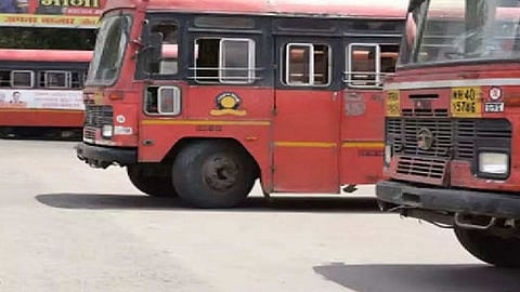 एसटी बस