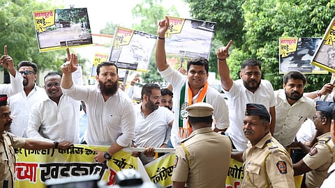nagpur-pothole-protest-by-congress-ketan-thakre