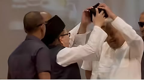 nitish-kumar-topi-controversy-bihar-congress-attack