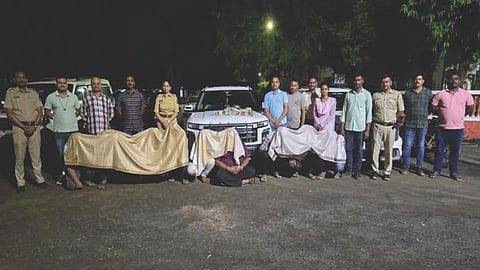 pulgaon-high-profile-gambling-raid-9-arrested-74-lakh-seized