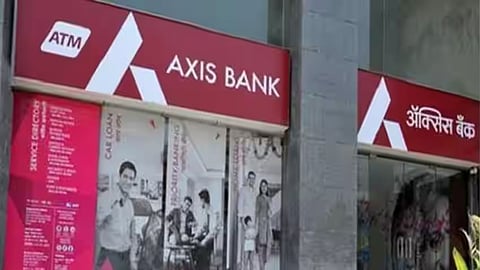 2-55 crore fraud in Wardha bank FIR against 5 relation officers