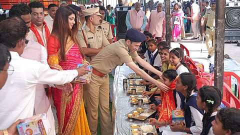 पुलिस महानिरीक्षक संदीप पाटिल की महाकाली महोत्सव को भेट