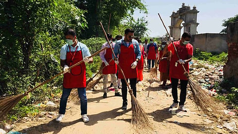 छत्रपति संभाजी नगर के छावनी क्षेत्र से लेकर सुभाष पेठ तक एक विशेष अभियान चलाया गया था। जिसके अंतर्गत छावनी मंडल और मनपा के सभी कर्मचारियों ने मेहनत करके लगभग 6 टन का कचरा इकट्ठा किया।
