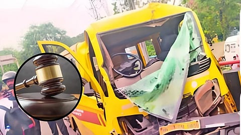 Mankapur Flyover Accident Update: कोराडी रोड पर मानकापुर फ्लाईओवर पर स्कूल वैन हादसे पर अब हाई कोर्ट की टिप्पणी सामने आई है। हाई कोर्ट ने स्कूल बस और वैन के फिटनेस की रिपोर्ट मांगी है।