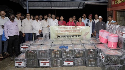 Gadchiroli News: महाराष्ट्र में इस बार भारी बारिश के कारण कई जिलों में बाढ़ जैसे हालात बन गए थे। इससे वहां का जनजीवन बुरी तरह से प्रभावित हुआ है। बाढ़ग्रस्तों की मदद के लिए गड़चिरोली सामने आया है।