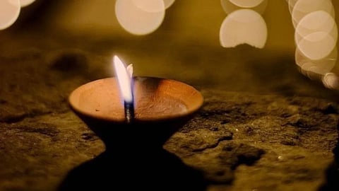पितृपक्ष में इन 6 स्थानों पर अवश्य जलाएं दीए, पितर होंगे प्रसन्न, मिलेगी अशेष कृपा