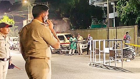 Nagpur Police: नागपुर में कड़बी चौक पर व्यापारी पर हुए हमले के बाद पुलिस ने जांच तो शुरू कर दी। लेकिन 24 घंटे बाद भी कोई सुराग पुलिस के हाथ नहीं लग सका।