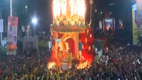 Pune Shrimant Bhausaheb Rangari Ganpati immersion Devotees
