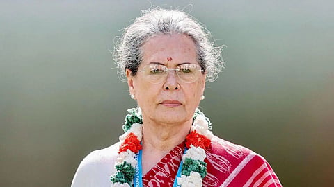 सोनिया गांधी के खिलाफ FIR पर बड़ा अपडेट, राउज एवेन्यू कोर्ट ने याचिकाकर्ता को दिया झटका