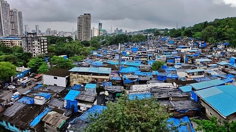 झोपड़पट्टियों में मूलभूत बुनियादी सुविधाओं की कमी