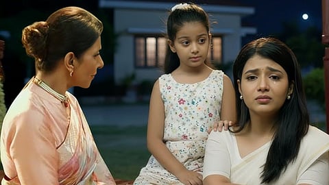 YRKKH Spoiler: आधी रात को दादीसा का सीक्रेट प्लान, चुपके से घर से निकलीं अभीरा और मायरा