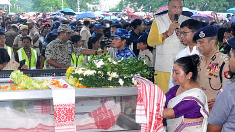 Guwahati: जुबिन गर्ग के अंतिम दर्शन के लिए सरुसजाई में रखा गया पार्थिव शरीर