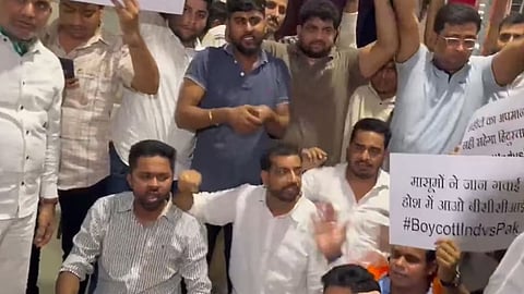 delhi-connaught-place-protest-against-india-pakistan-match-screening-in-my-square-bar