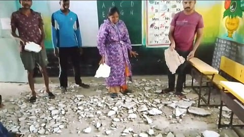 gondia-masulkasa-zp-school-slab-collapse