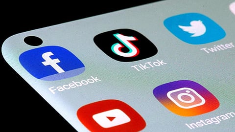 FB, इंस्टाग्राम समेत ये ऐप्स बंद! इस देश ने सोशल मीडिया पर लिया बड़ा फैसला, जानें क्यों लगी पाबंदी?