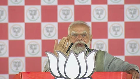'कट्टा, क्रूरता, कटुता, कुशासन और करप्शन', मुजफ्फरपुर में RJD-कांग्रेस पर बरसे PM मोदी