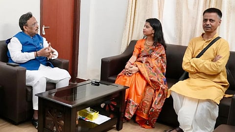 बिहार में 'सियासी सुर' छेड़ेंगी मैथिली ठाकुर? थाम लिया भाजपा का दामन, जानिए कहां लड़ेंगी चुनाव?