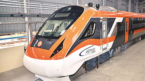 Vande Bharat Train Demand: नागपुर से चलने वाली सभी प्रमुख ट्रेनों में यात्रियों की भारी भीड़ बढ़ती जा रही है और अब मुंबई-नागपुर रूट के लिए वंदे भारत की डिमांड बढ़ रही है।