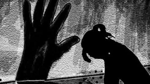 Crime News: गड़चिरोली जिले के कोरची तहसील में एक मतिमंद युवती के साथ दुराचार करने का मामला सामने आया है।