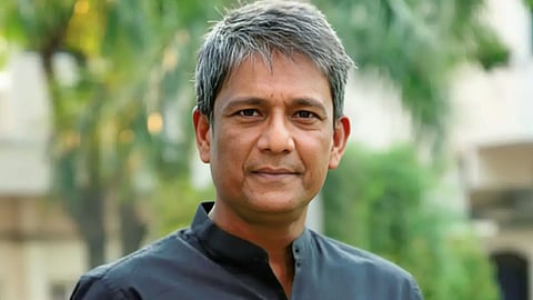 सात साल की उम्र से शुरू की थी एक्टिंग, आज अंतरराष्ट्रीय मंचों पर चमक रहा है आदिल हुसैन का नाम