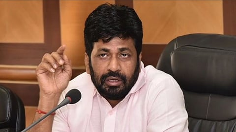 Bacchu Kadu in Nagpur: नागपुर में महाएल्गार आंदोलन के लिए पूर्व मंत्री बच्चू कडू ने नागपुर मनपा आयुक्त अभिजीत चौधरी से मुलाकात की। यहां उन्होंने आंदोलन में आने वाले किसानों के लिए सुविधाएं मांगी।