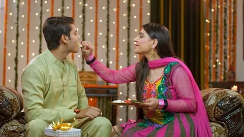 आखिर भाई दूज पर बहनें अपने भाई को गोला क्यों देती हैं? जानिए इसकी असली वजह