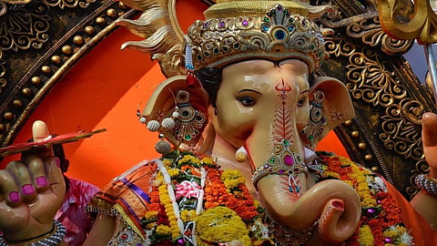 बुधवार को हरे रंग के कपड़े पहनने और हरी वस्तुओं के दान करने का भाग्योदय से क्या है संबंध, जानिए