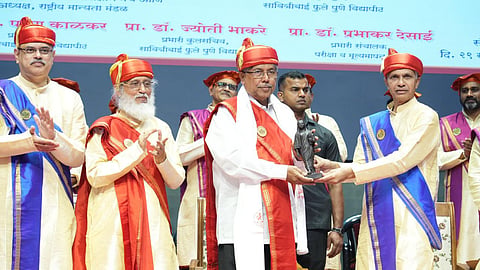 हाल ही में Pune में सावित्रीबाई फुले पुणे विश्वविद्यालय के 126वें दीक्षांत समारोह का आयोजन किया गया है। जिसमें विश्वविद्यालय में 111 प्राध्यापकों की भर्ती को डेढ़ साल बीतने की जानकारी दी गई है। हालांकि 1 महीने के अंदर भर्ती का काम पूरा होने की बात कही गई।