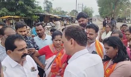 दो पूर्व पार्षदों में झड़प से मचा हंगामा