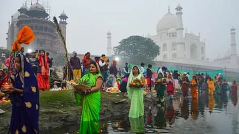 आम की लकड़ी के चूल्हे पर बनता है खरना का भोग, जानिए क्या होता है प्रसाद में