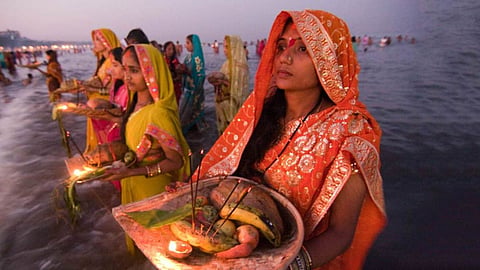 अगर गलती से टूट जाए छठ का निर्जला व्रत, तो यह है प्रायश्चित का उपाय