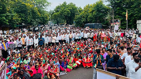 Congress takes out farmers protest march in Rajura